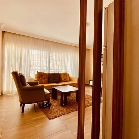 Kusadasi'nda 1+1 Daire Lena Апартаменты *