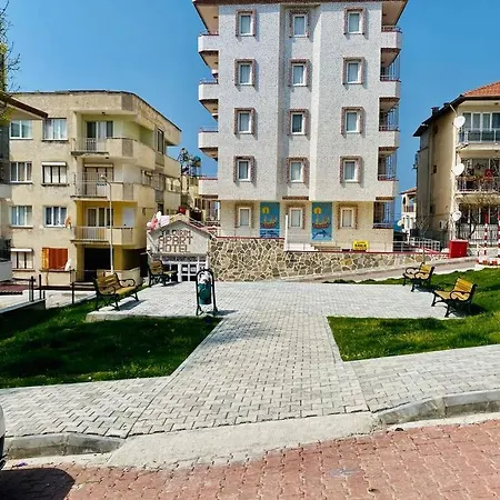 Kuşadası'nda 1+1 Daire Lena